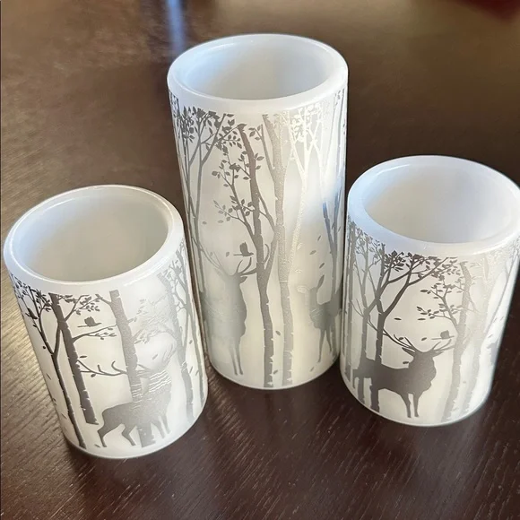 Set of three white flickering flameless candles with silver deer in woods motif - Picture 5 of 7